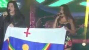 Cantora do Calcinha Preta erra bandeira e pede desculpas