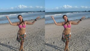Claudia Alencar ganha elogios ao posar de biquíni