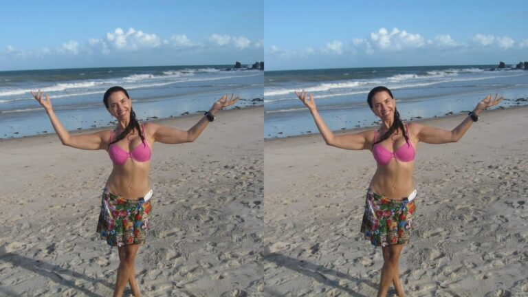 Claudia Alencar ganha elogios ao posar de biquíni