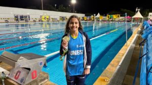 Com apoio do Auxílio-Atleta, nadadora brilha no Campeonato Brasileiro Infantil de Natação e leva 4 ouros
