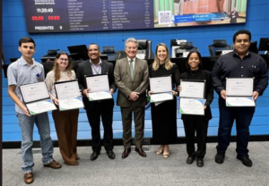 Deputado Hashioka e presidente Gerson entregam congratulação a IFMS de Nova Andradina