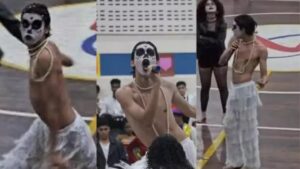 Estudante baiano viraliza ao interpretar Ney Matogrosso em escola