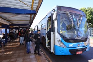Estudantes celebram tarifa de ônibus a R$ 1 e destacam espírito incentivador da medida