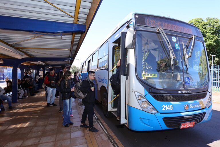 Estudantes celebram tarifa de ônibus a R$ 1 e destacam espírito incentivador da medida