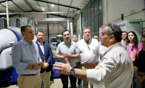 Fávaro realiza visita à cooperativa e empresa de azeite; agenda termina neste domingo