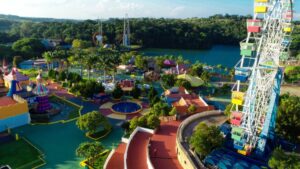 Feriado prolongado tem Arraiá e “A Origem dos Rosa” no Hopi Hari