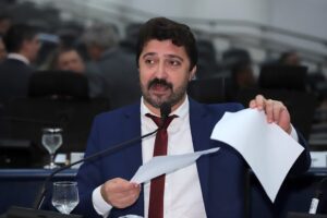 Flávio Cabo Almi reforça diálogo sobre dependência química e apresenta demandas por segurança e reparos urbanos