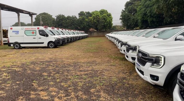 Governo de MS entrega veículos e ambulâncias para reforçar saúde em mais de 40 municípios