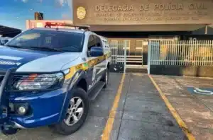 Homem é ameaçado com canivete pelo companheiro em Costa Rica