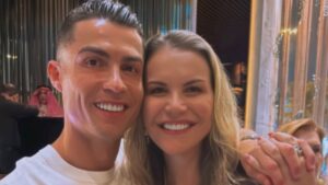 Katia Aveiro posa com Cristiano Ronaldo e causa furor em famosos