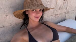 Kendall Jenner é elogiada ao posar de biquíni; veja as fotos