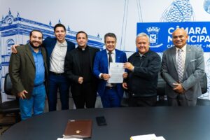 Landmark entrega projeto do Banho Solidário a Dom Dimas e defende revitalização da Praça do Papa
