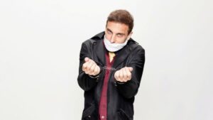 Léo Lins é condenado a 8 anos por piadas preconceituosas em show
