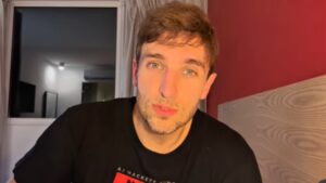 Léo Lins se pronuncia após condenação: “Silêncio virou regra”