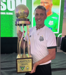 Leocir Dall’Astra anuncia desligamento no comando do Operário FC