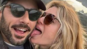 Letícia Spiller publica fotos ousadas para o Dia dos Namorados