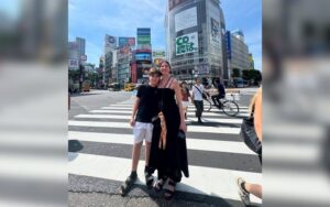 Luciana Gimenez curte viagem ao Japão e se assusta com preços