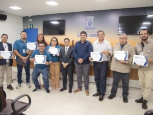 Luta contra Aedes: servidores da Sesau são homenageados pelo presidente Papy