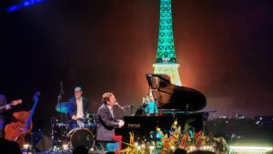 MPB ganha
sotaque francês em show de Aymeric em São Paulo