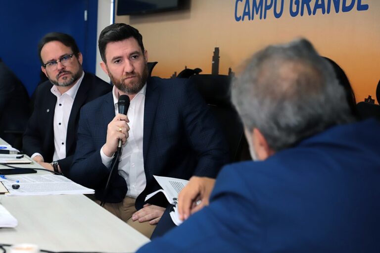 Maicon Nogueira questiona se são realizadas manutenções preventivas nos ônibus ou é apenas uma “olhadinha”, ao atual diretor-presidente do Consórcio Guaicurus
