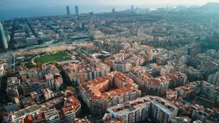 Moradores de Barcelona protestam contra turismo excessivo