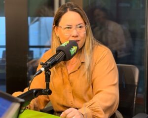 Na rádio, vereadora Ana Portela afirma compromisso em trazer a verdade sobre o transporte público