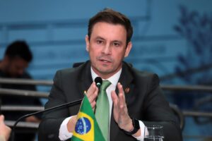 Para economizar dinheiro público, vereador Salineiro propõe propaganda em troca de iluminação no Natal
