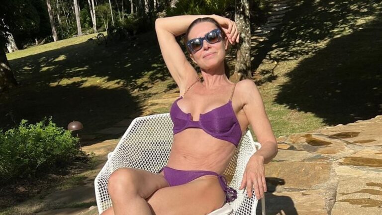 Paula Burlamaqui aproveita dia de sol para renovar bronzeado