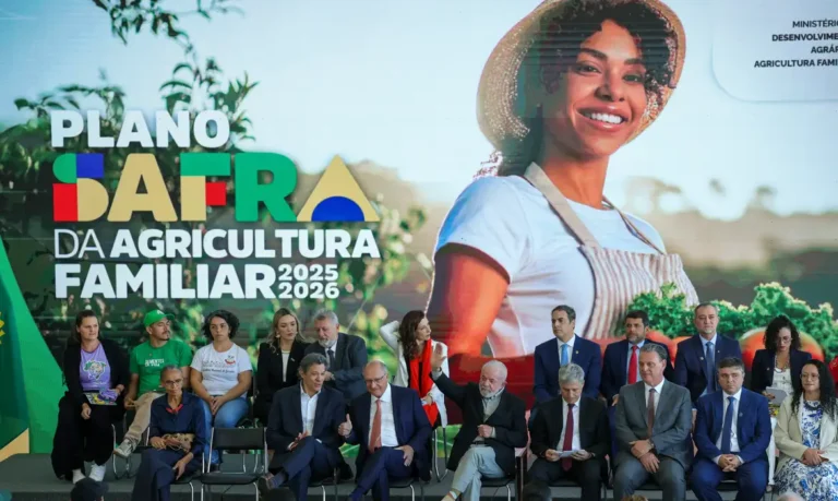 Plano Safra: aumento de recursos para agricultura familiar é de quase 50% com Lula, diz ministro