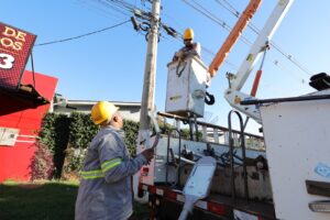 Prefeitura avança com instalação de luminárias de LED nas principais vias