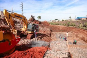 Prefeitura de Campo Grande avança com obras de contenção no Anhanduí e inicia nova etapa na Ernesto Geisel