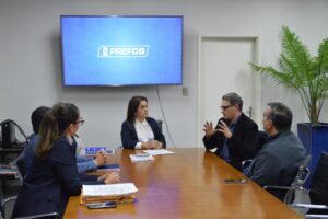 Prefeitura entrega doação de lote para empresa pioneira em fabricação e comércio de produtos hospitalar