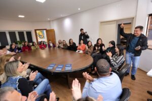 Prefeitura premia escolas vencedoras do concurso de quadrilhas da Festa Junina 