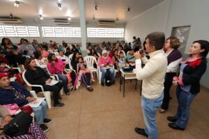 Prefeitura realiza brechó solidário com quase 2 mil peças no Cras do Jóquei Clube