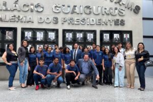 Presidente da ALEMS recebe alunos de Iguatemi e anuncia investimento em educação
