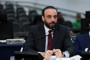 Professor Juari propõe ampliar licença-paternidade para 30 dias aos servidores municipais