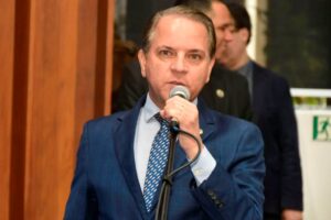 Projeto institui ações integradas para combate ao comércio ilegal de celulares e peças