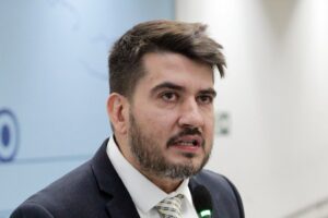 Rafael Tavares quer exames periódicos e antecedentes obrigatórios para servidores que atuam com crianças em Campo Grande
