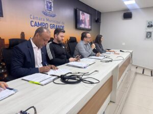 Relatos de ônibus quebrados e jornadas abusivas marcam CPI dos Transportes nesta quarta-feira