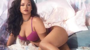 Rihanna lembra foto de lingerie e ganha chuva de elogios na web
