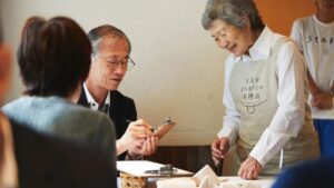 Veio errado? Restaurante japonês só contrata garçons com demência