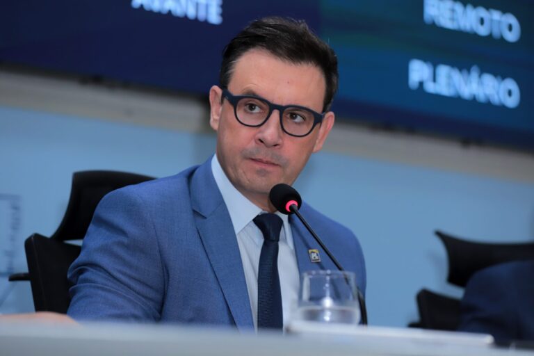 Vereador André Salineiro apresenta projeto para proibir livros com conteúdo erótico nas escolas