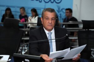 Vereador Delei Pinheiro solicita limpeza e retirada de entulho em terreno no Conjunto Aero Rancho