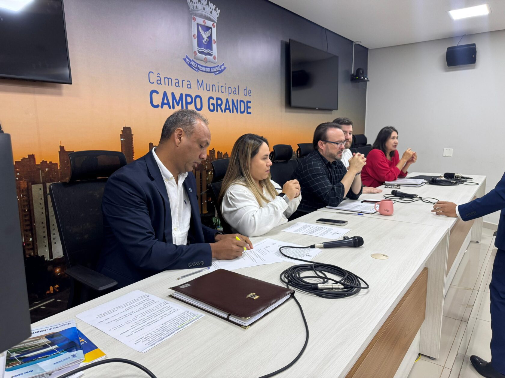 Vereador Junior Coringa denuncia ausência de seguro obrigatório e cobra atuação firme contra o Consórcio Guaicurus durante oitiva da CPI