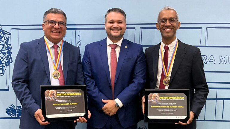 Vereador Leinha homenageia pastores com medalha legislativa em comemoração ao Dia do Pastor Evangélico