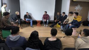Vereador Maicon Nogueira participa de roda de conversa com jovens sobre prevenção e combate às drogas