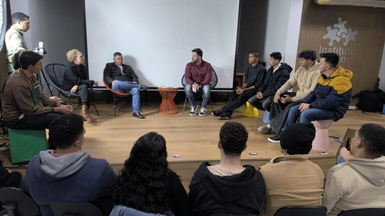 Vereador Maicon Nogueira participa de roda de conversa com jovens sobre prevenção e combate às drogas