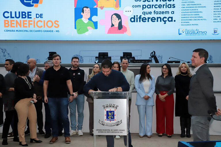 Vereador Otávio Trad participa da assinatura do Clube de Benefícios e ressalta a valorização dos servidores