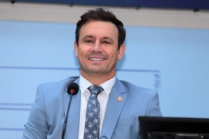 Vereador Salineiro propõe exibição obrigatória de vídeos antidrogas nas escolas da Capital
