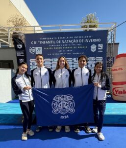 Vereador Veterinário Francisco homenageia equipe de natação do Rádio Clube por destaque nacional